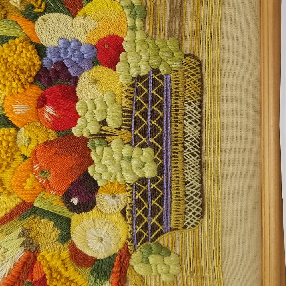 Large Vintage Crewel Embroidered Fruit Vegetable Basket Wall Hanging Pic… - Picture 10 of 17